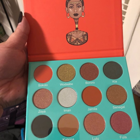 Other - NEW AUTHENTIC JUVIAS PLACE EYESHADOW PLATTE